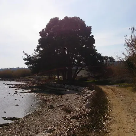 公寓 Mendula Pašman